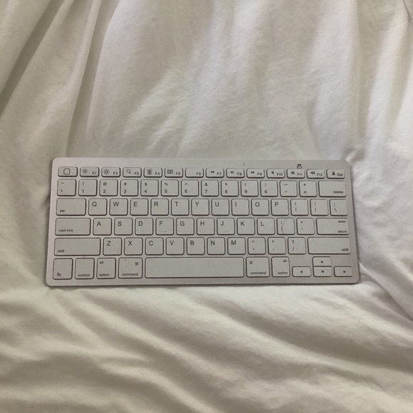 Omoton Wireless Keyboard - Picture 1 of 2